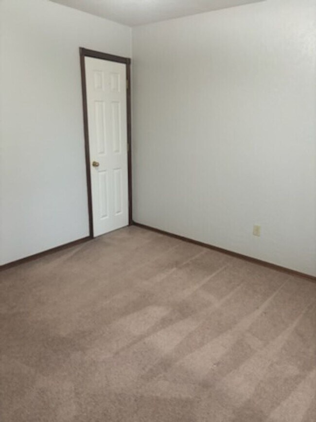 Building Photo - 2 Bed, 2 Bath Duplex in Mountain View Area