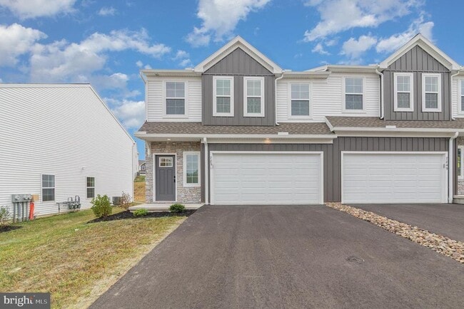Building Photo - 7851 Briarwood Dr