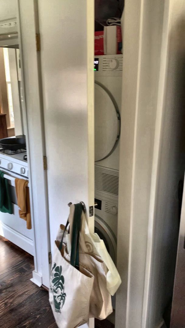 Building Photo - Cozy 2 Bed, 2 Bath Single-Level Home with Sunroom & Fenced Yard