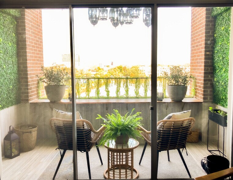 Building Photo - 14 Lockwood Dr