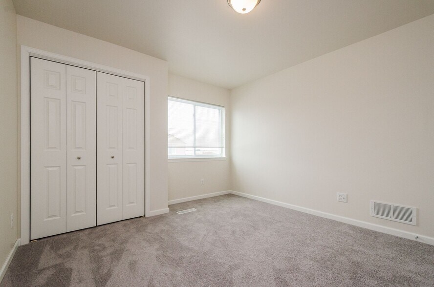 Building Photo - 1139 Lily Ln