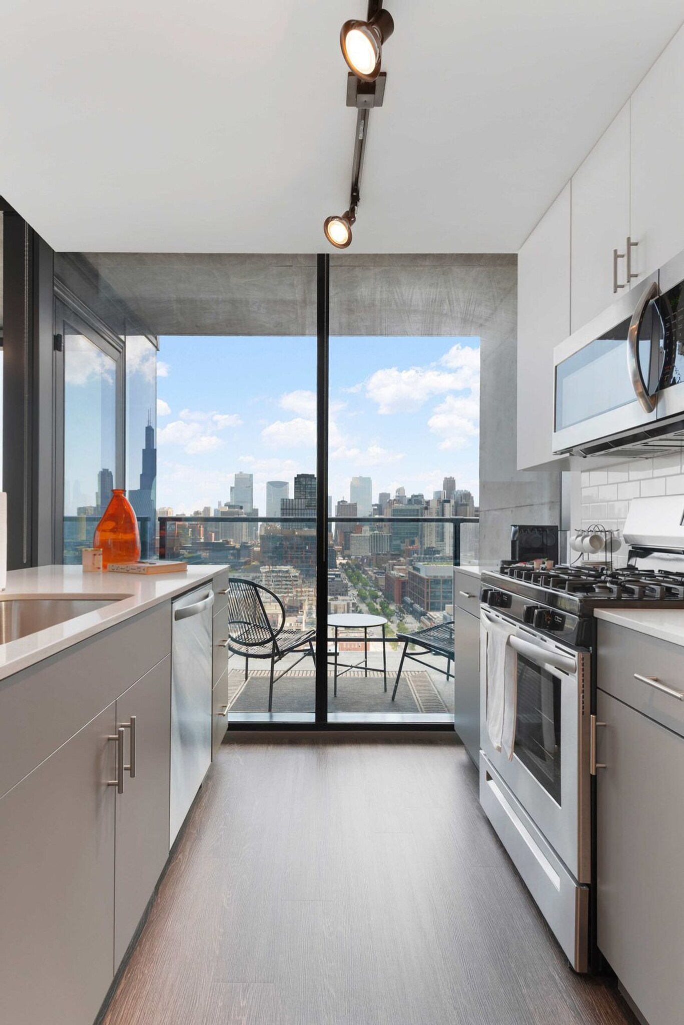 Building Photo - 1314 W Randolph St