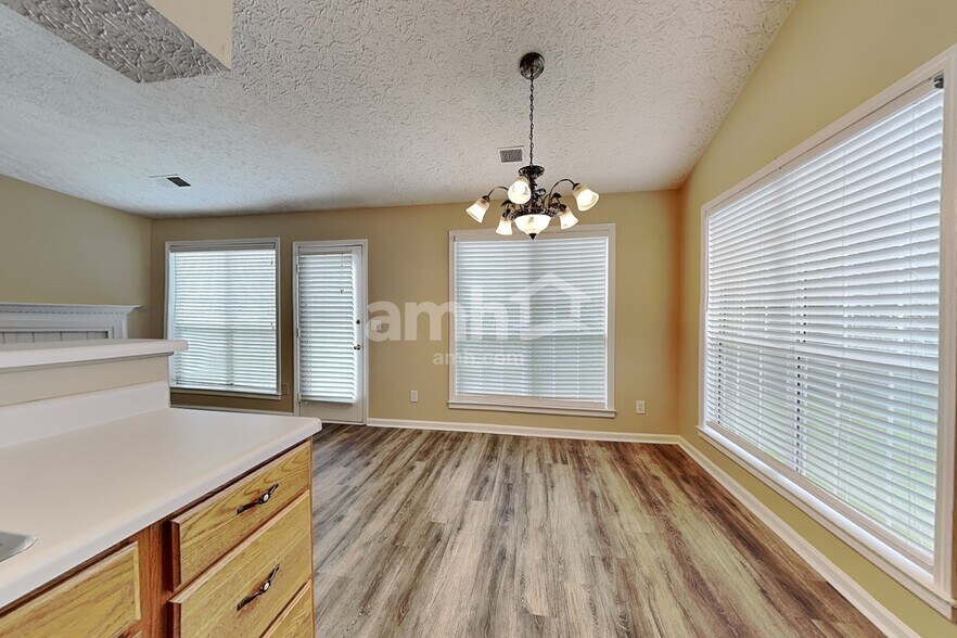 Building Photo - 2510 Baysridge Dr NW