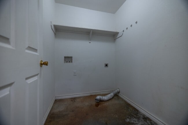 Building Photo - 80 County Rd 2269