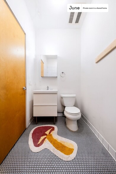 Building Photo - Room in Shared 6 bed/2 bath home