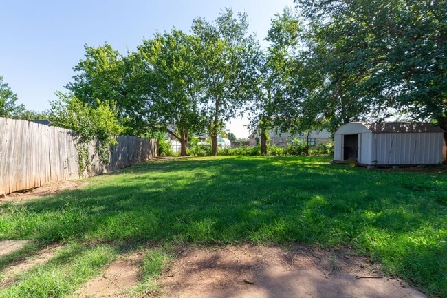 Building Photo - Charming Eastmoor Home: Perfect for Your New Adventure!