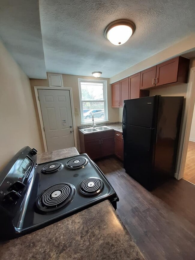 Building Photo - 461 W 3rd St