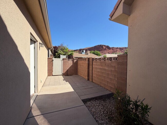 Building Photo - MCKENNA COTTAGES FOR RENT IN DOWNTOWN ST. GEORGE!