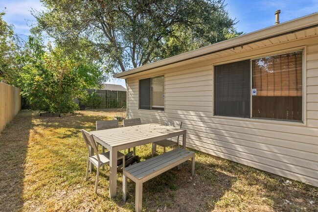 Building Photo - 2603 Market Garden Ln