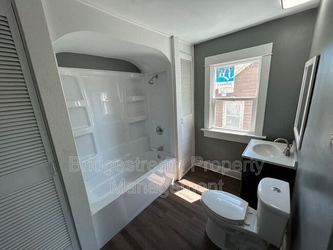 Building Photo - 33 E Shadyside Dr