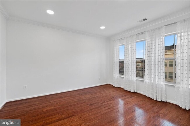 Building Photo - 702 Sentry Square