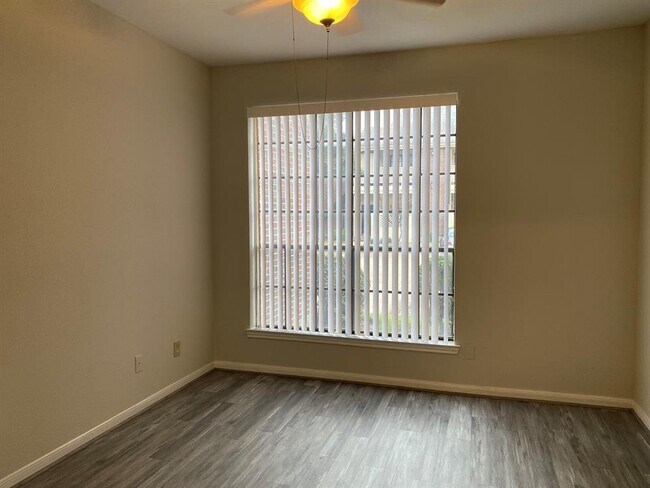 Building Photo - 2121 El Paseo St