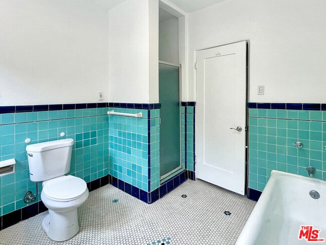 Building Photo - 124 N Mansfield Ave