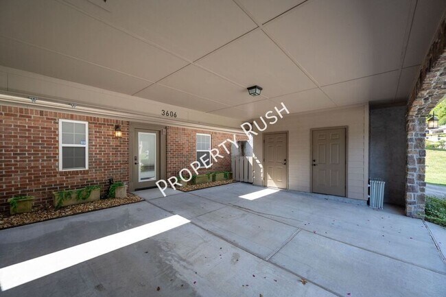 Building Photo - 3606 Brass Lantern Way