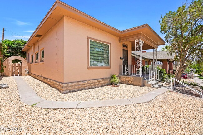 Building Photo - 305 E River Ave