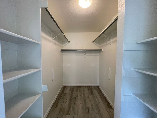 Building Photo - Perfect 2 Bedroom Condo