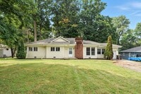 Building Photo - NEW LISTING! 3 BED/2 BATH HOUSE! **MOVE IN...