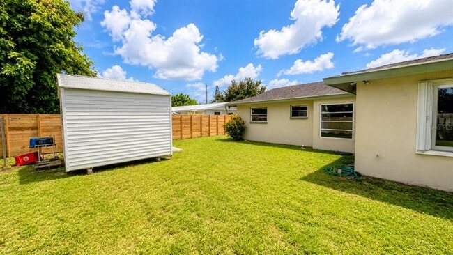 Building Photo - 3435 Dunbar Dr
