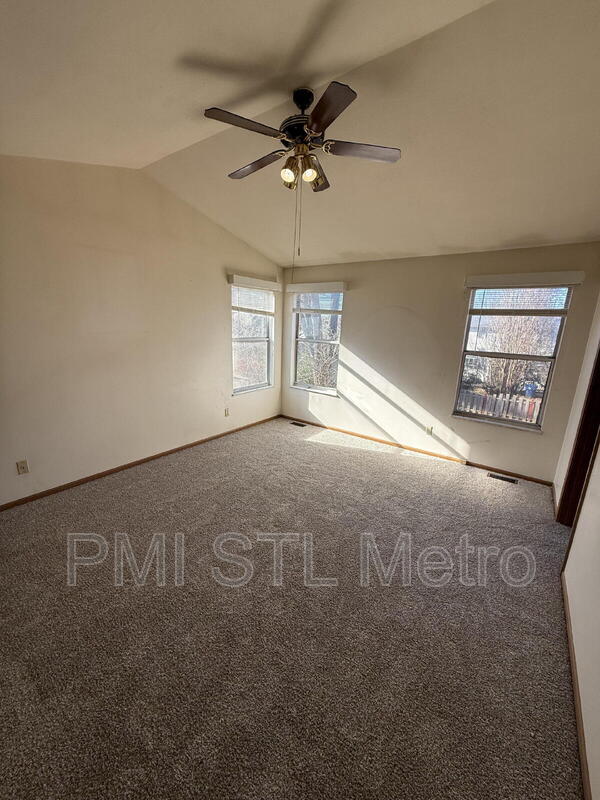 Building Photo - 3865 Kentucky Derby Dr