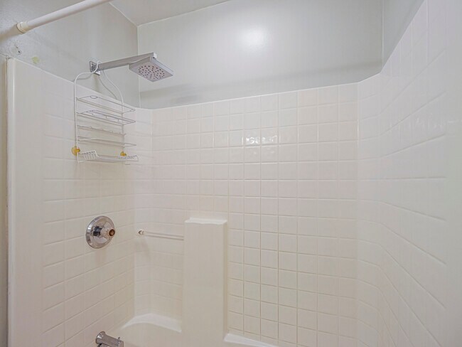 Building Photo - 1440 4th Ct