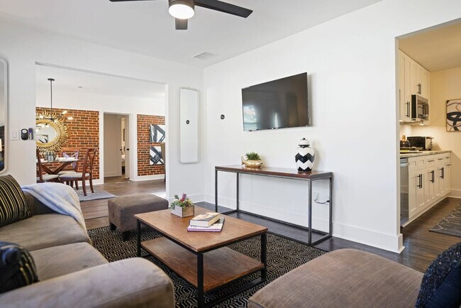 Building Photo - 2234 Edgemore Dr SE