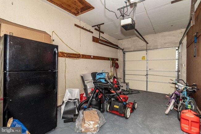 Building Photo - 1744 Lark Ln