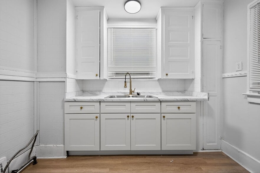 Building Photo - 16189 San Juan Dr