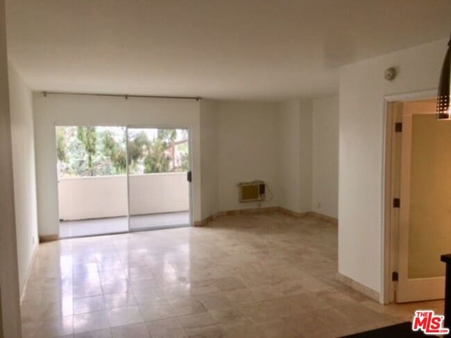 Building Photo - 3949 Los Feliz Blvd