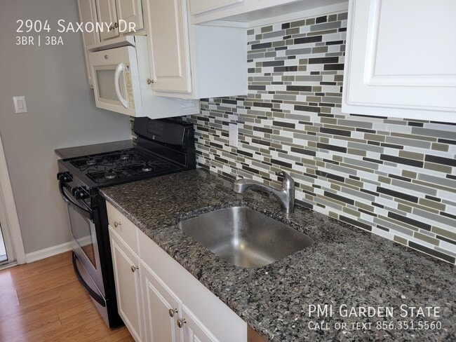 Building Photo - 2904 Saxony Dr