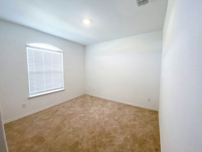 Building Photo - 11452 White River Dr