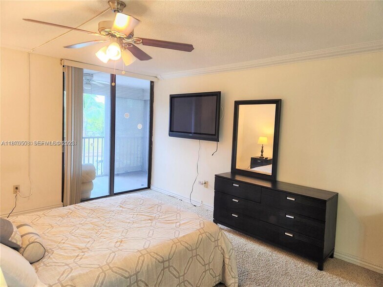 Building Photo - 3375 N Country Club Dr