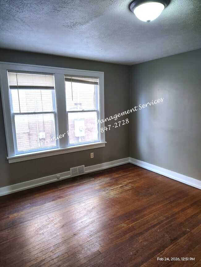 Building Photo - 903 23rd St