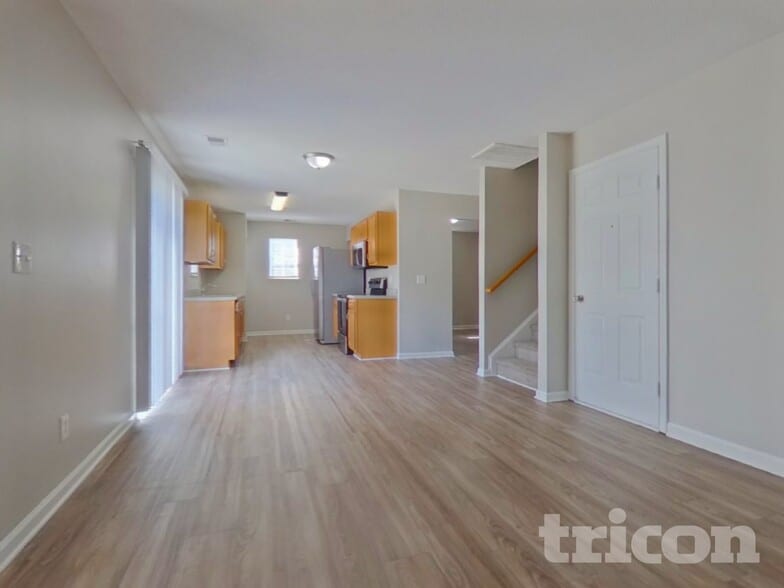 Building Photo - 490 Fox Trot Dr