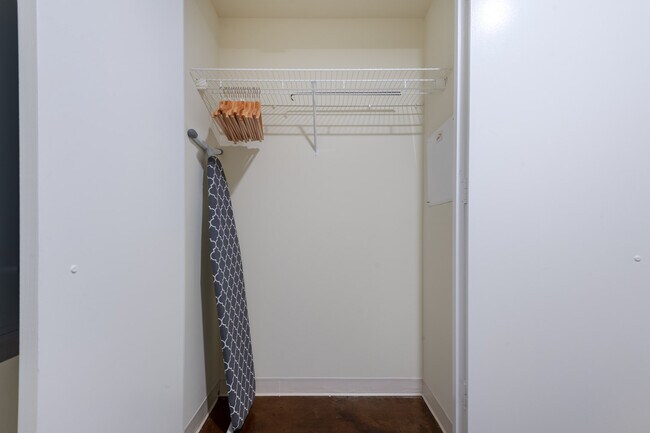 Building Photo - 1100 First St SE