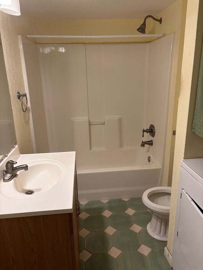 Building Photo - Charming 2BR Condo in Clearwater