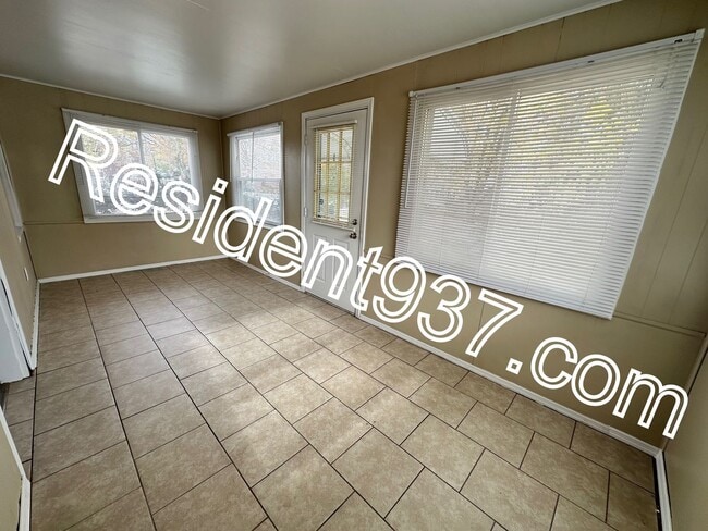 Building Photo - 3 Bed 1 bath