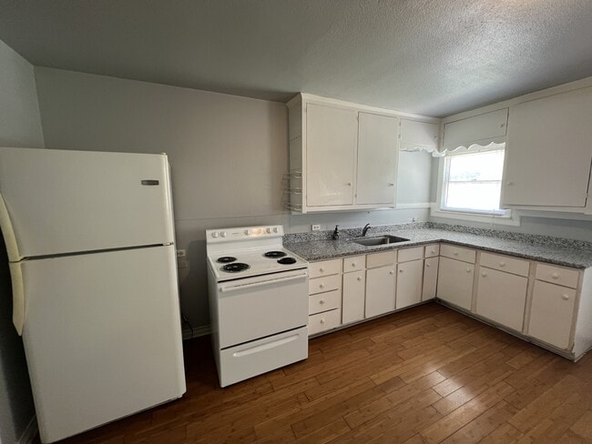 Building Photo - 233 Arvin Dr