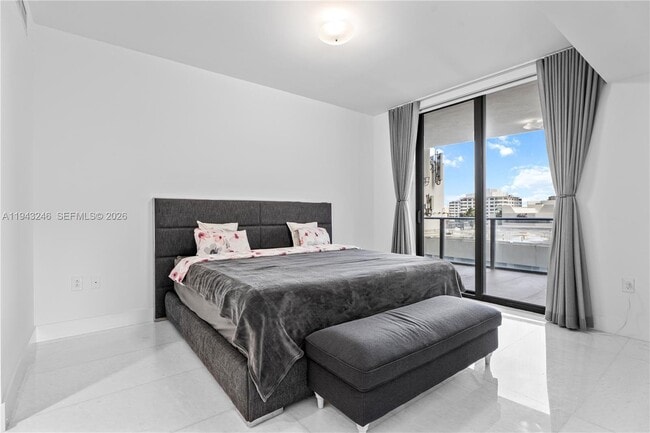 Building Photo - 1010 Brickell Ave