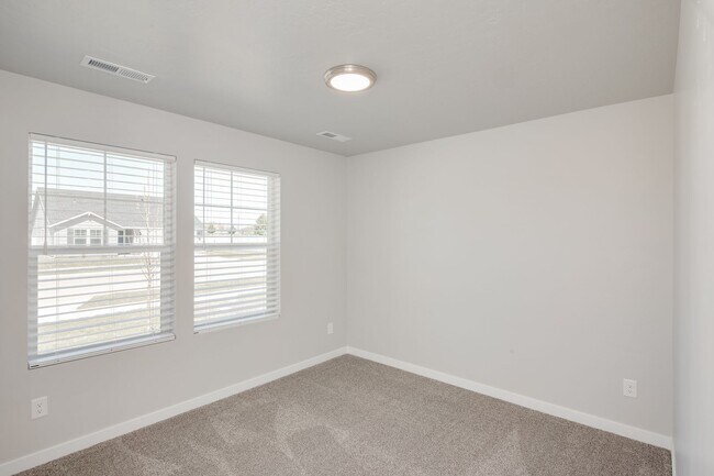 Building Photo - Open Concept Living!