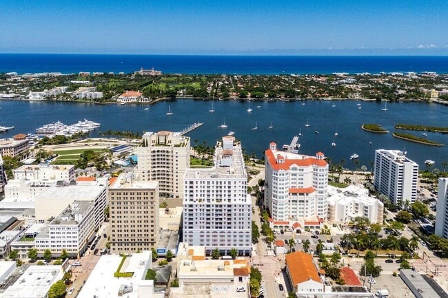 Building Photo - 255 Evernia St