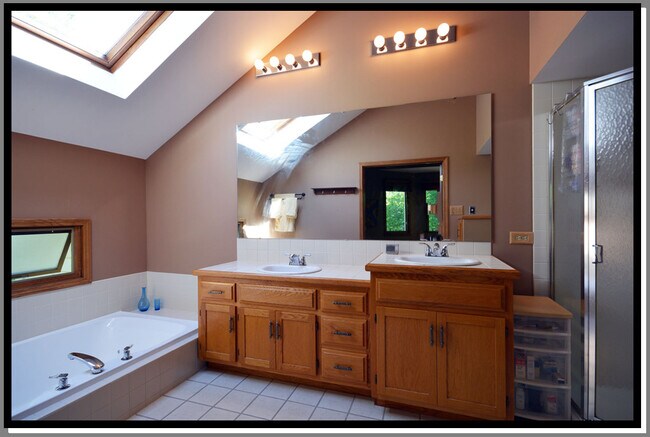 Building Photo - 707 Whitebark Ct