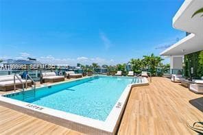 Building Photo - 9901 W Bay Harbor Dr