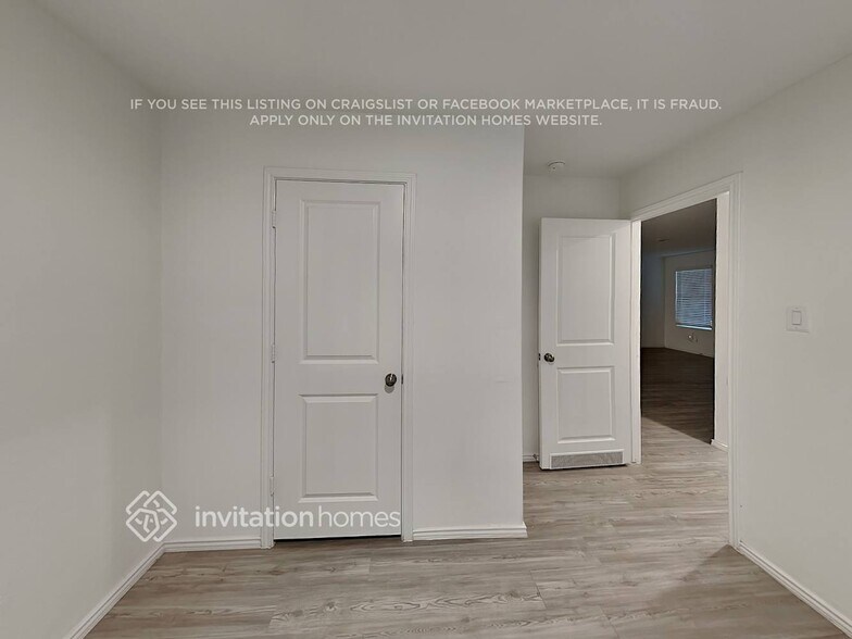 Building Photo - 6558 Runaway Row