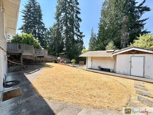 Building Photo - 1211 147th Ave SE