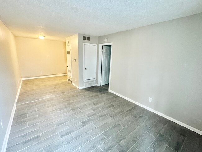 Building Photo - 139 N Claybrook St