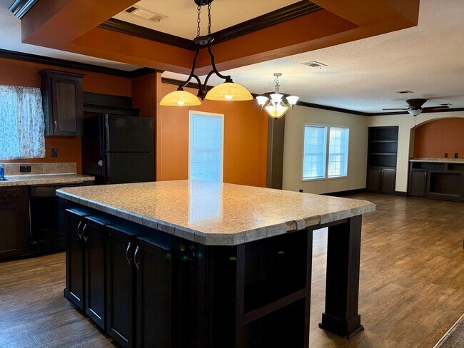 Building Photo - 3 bed/ 2 bath Beauty on 1 acre!