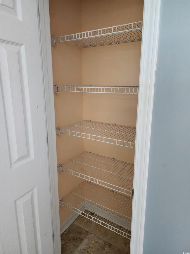 Building Photo - 2360 Clandon Dr