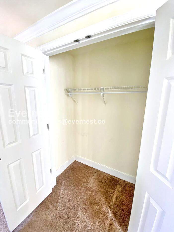 Building Photo - 525 E Grace St