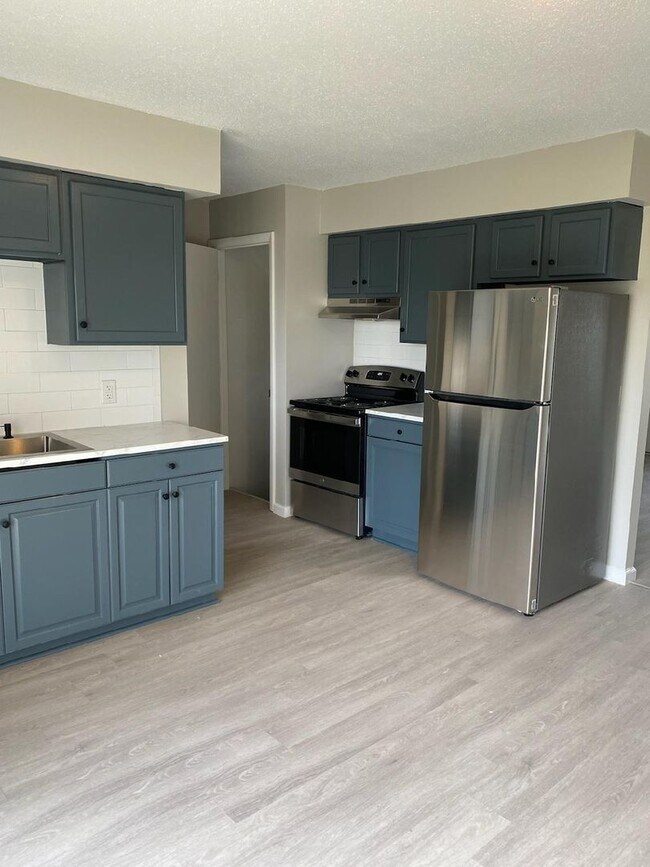 Building Photo - 5415 N Linwood Ave