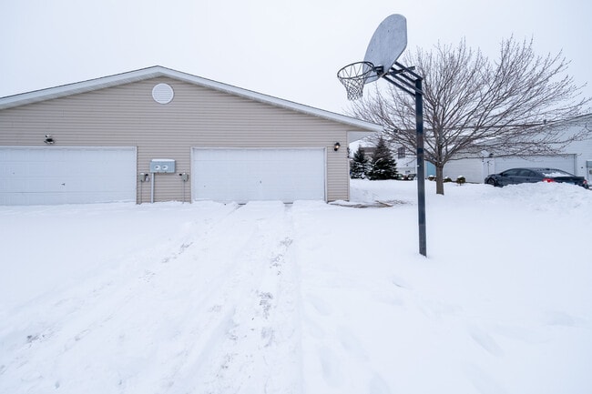 Building Photo - 634 McIntosh Ct